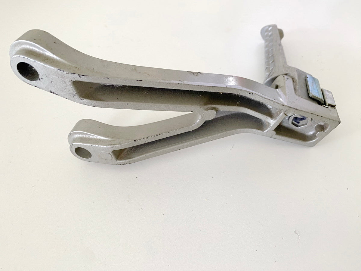 KAWASAKI ZX-6R ZX600G Footrest System Passenger left 2 Holders Footrest 98-99