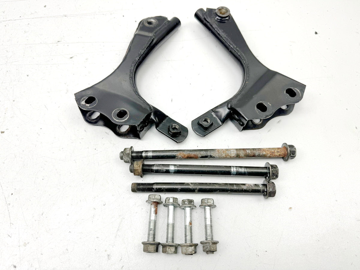 KAWASAKI EL 250 B Eliminator Halterung Motor Achse Schrauben Motorhalter