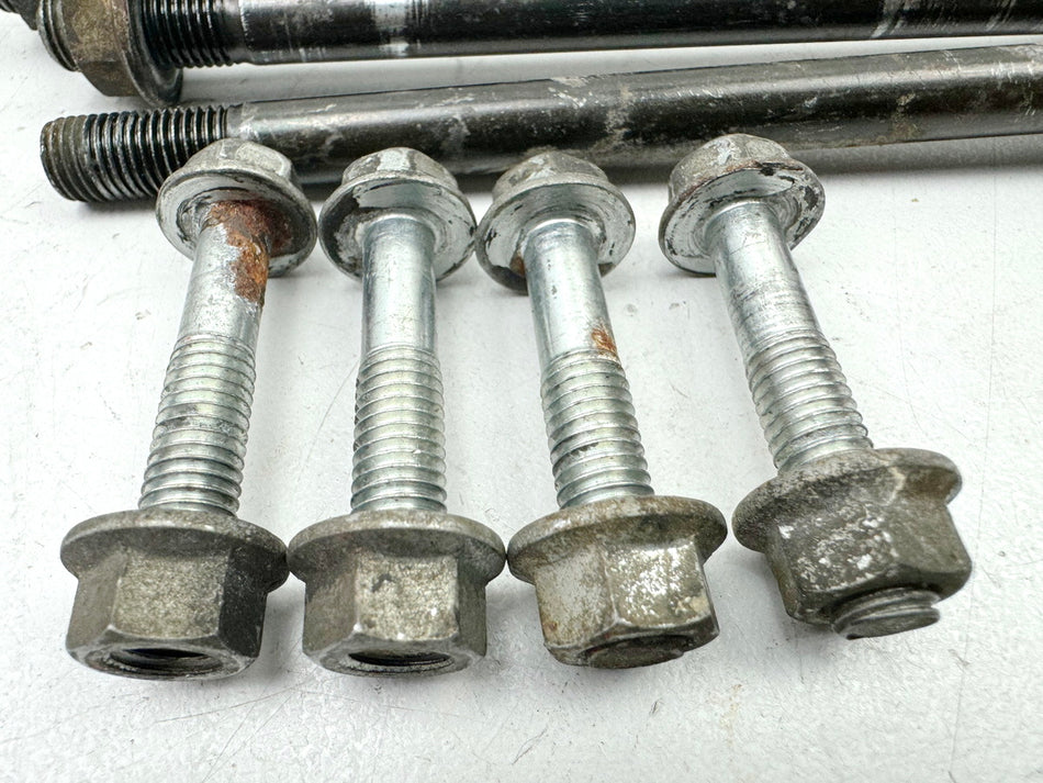 KAWASAKI EL 250 B Eliminator Halterung Motor Achse Schrauben Motorhalter