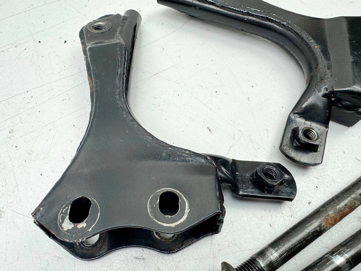 KAWASAKI EL 250 B Eliminator Halterung Motor Achse Schrauben Motorhalter
