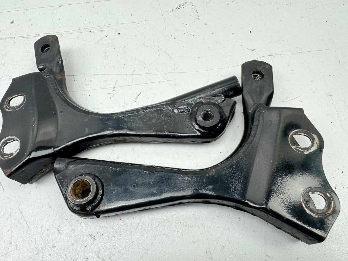 KAWASAKI EL 250 B Eliminator Halterung Motor Achse Schrauben Motorhalter