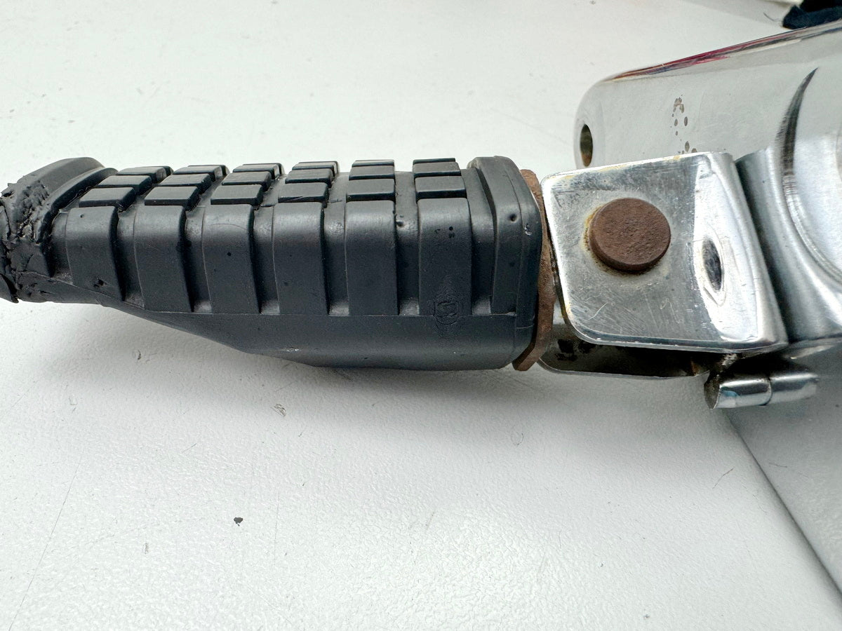 KAWASAKI EL 250 B Eliminator Footrest System Pillion Right Holder Footrest