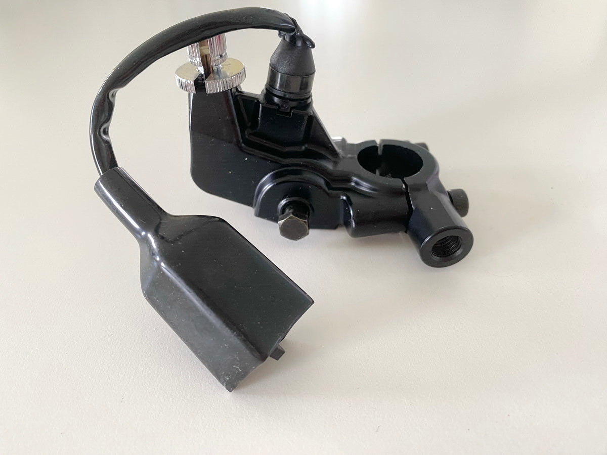 TRIUMPH SPEED TRIPLE 955 i 595 N Kupplungsarmatur Halter Kupplungshebel 2046583
