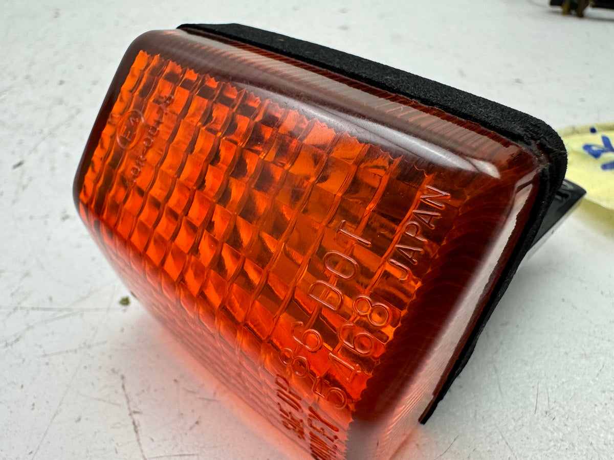 HONDA NX 650 RD08 DOMINATOR Blinker rechts vorn original Blinkerglas Sockel