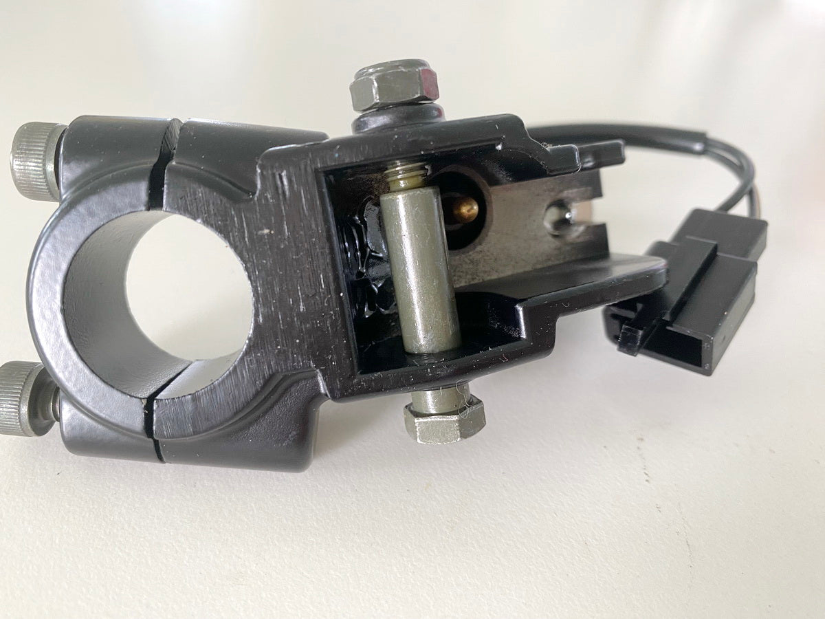 TRIUMPH DAYTONA 955 i T 595 N Soporte maneta de embrague 2046503