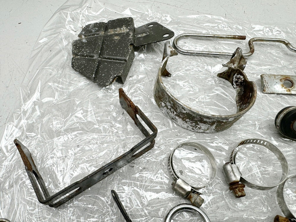 KAWASAKI EL 250 B Eliminator  Schrauben Muttern Halter Kleinteile (für Rahmen)