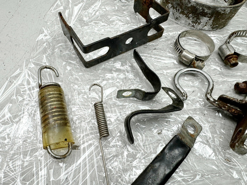KAWASAKI EL 250 B Eliminator  Screws Nuts Brackets Small Parts (for frame)