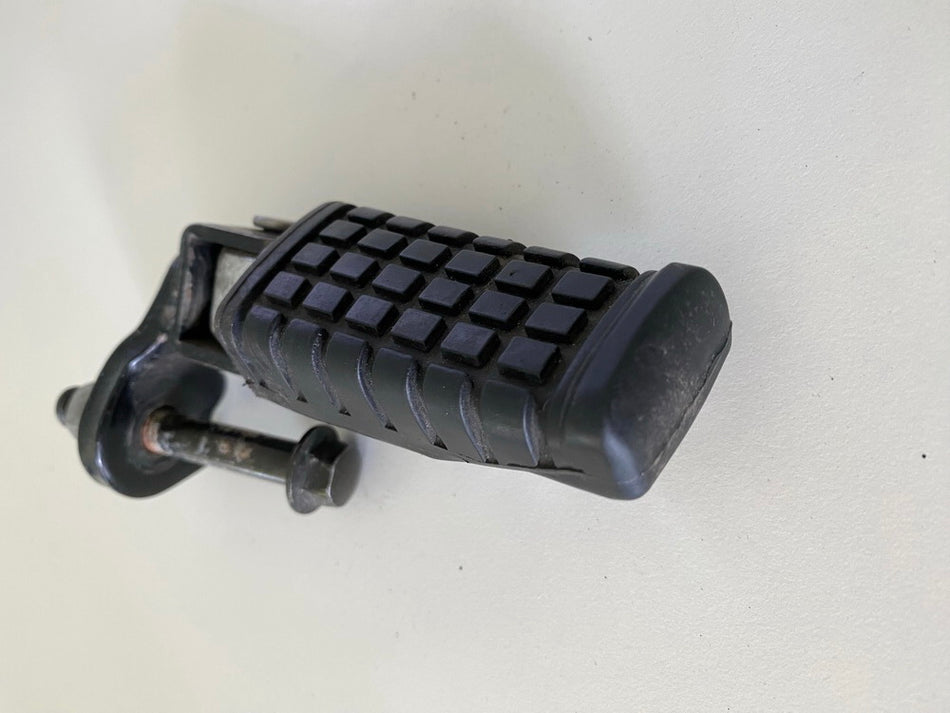 KAWASAKI GPZ 500 S EX500D Estribera Trasera Derecha Soporte Footrest