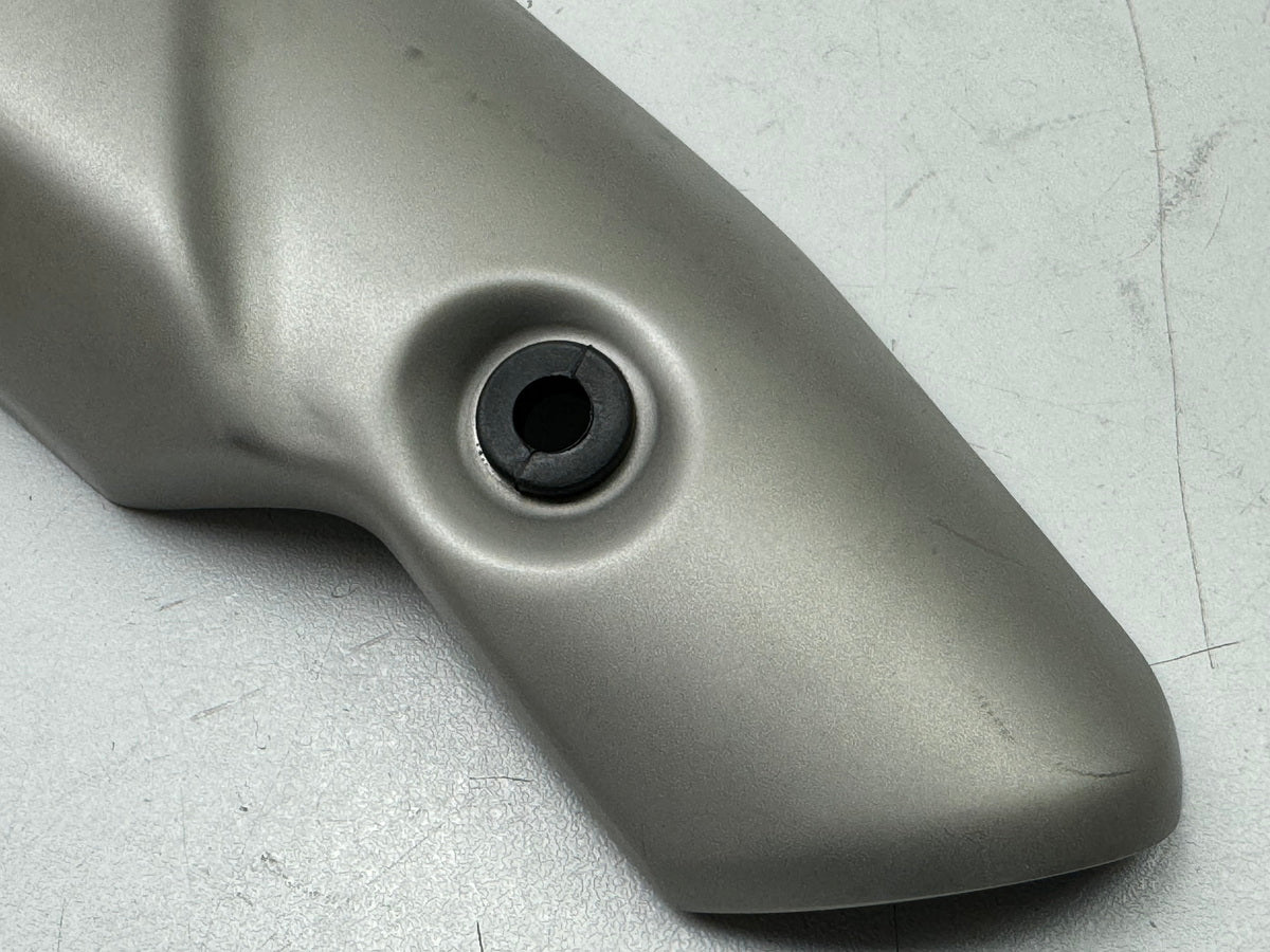 TRIUMPH SPEED TRIPLE 1050 R ABS NN01 Heat Shield Manifold Cover Trim
