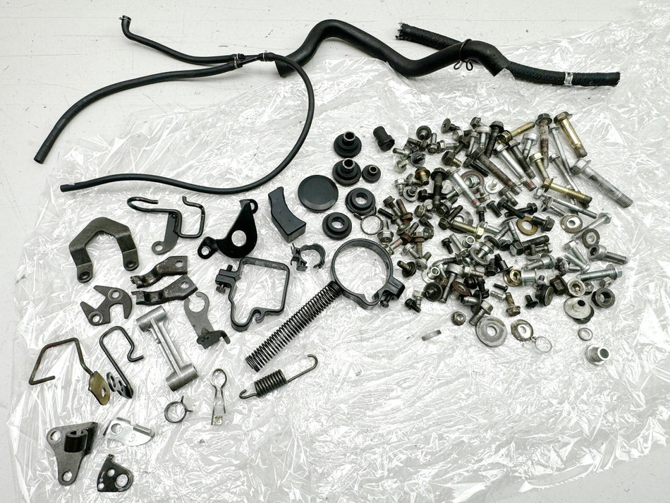 HONDA NX 650 RD08 DOMINATOR Tornillos Tuercas Soportes Piezas pequeñas para chasis