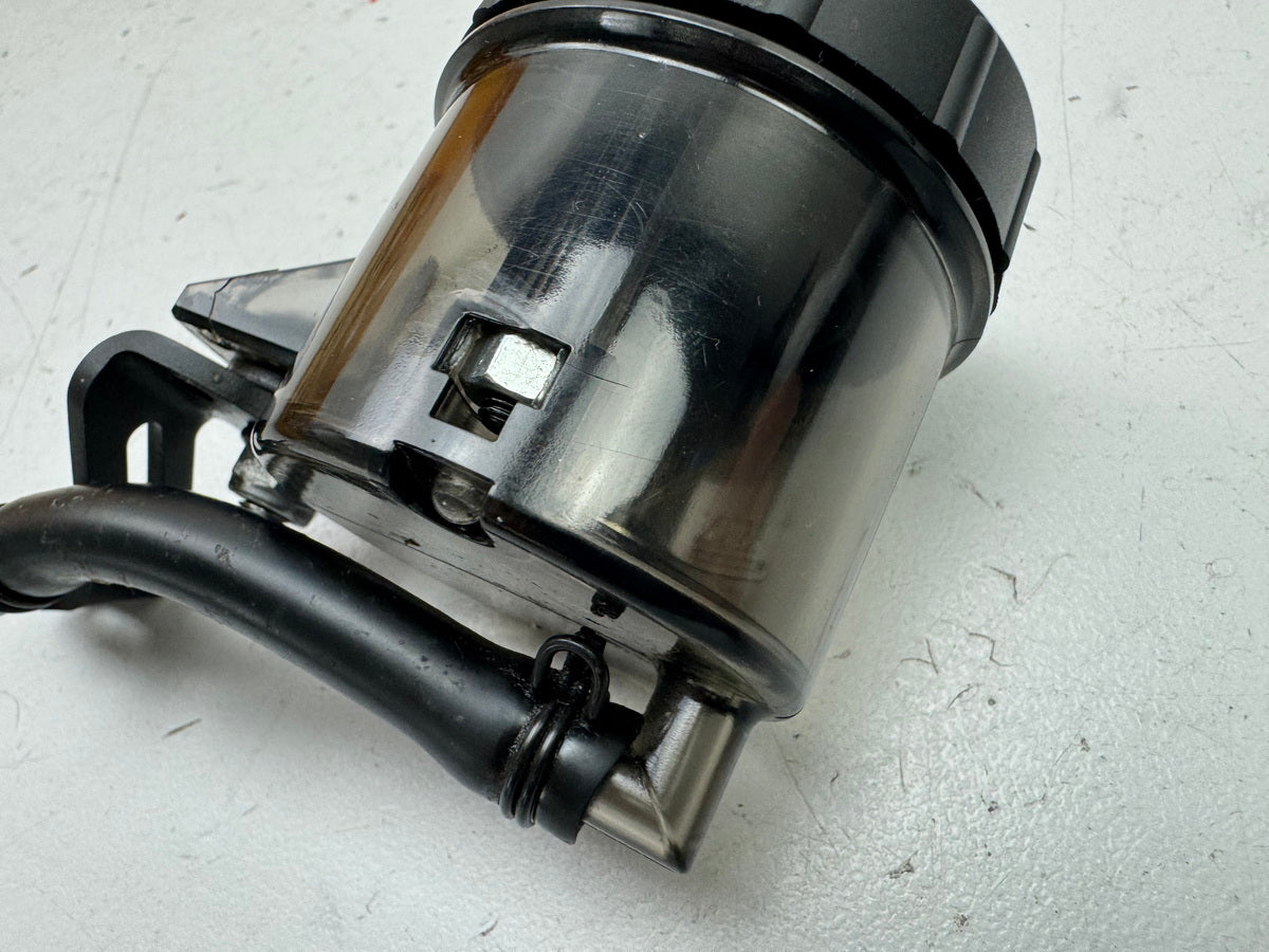 TRIUMPH SPEED TRIPLE 1050R ABS NN01 Bremsflüssigkeitsbehälter vorn original