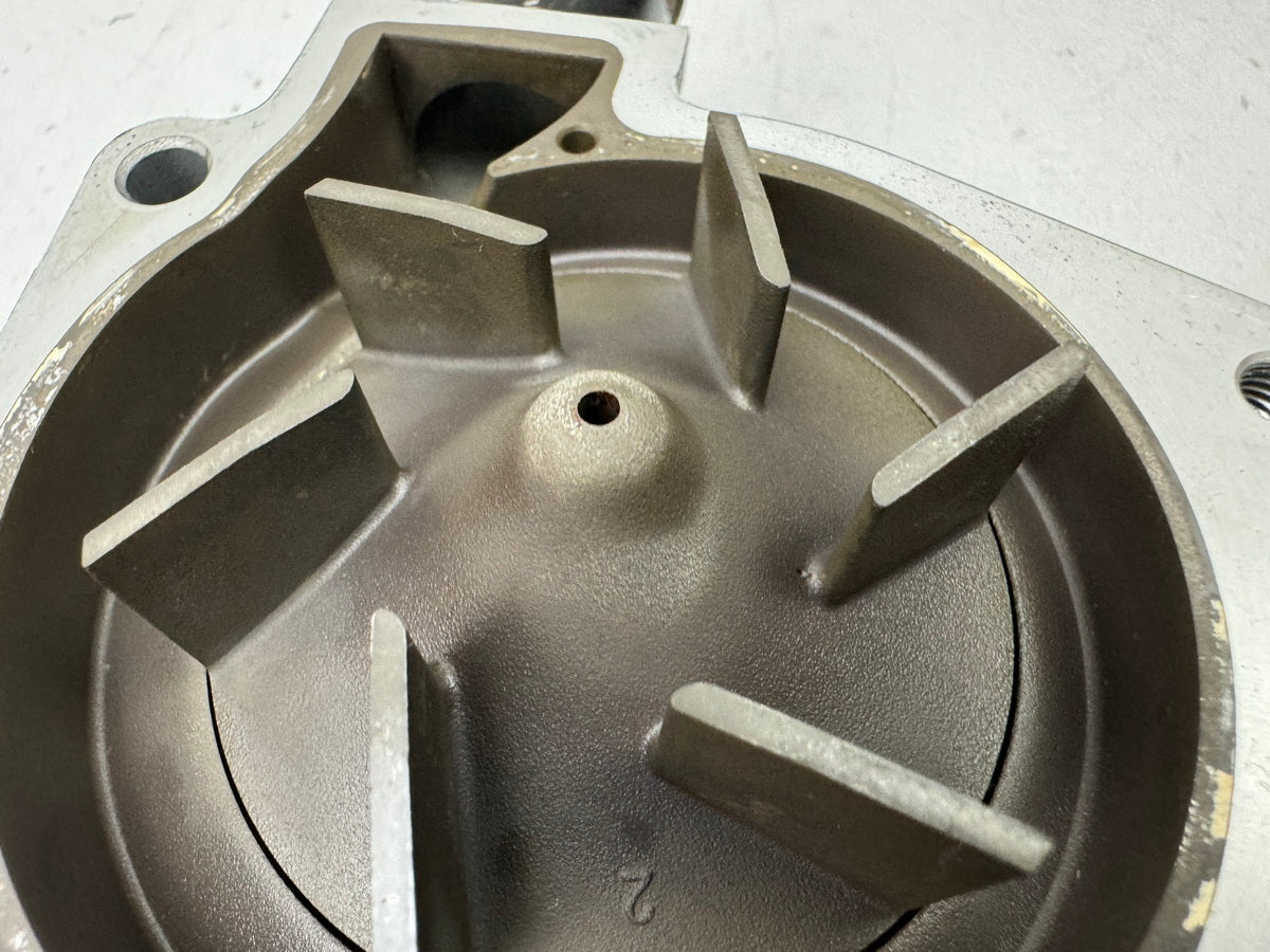 TRIUMPH SPEED TRIPLE 1050 R ABS NN01 Bomba de agua Tapa del motor Turbina para motor