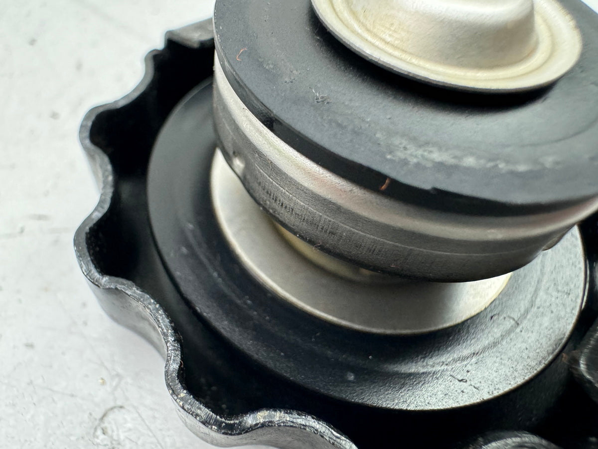 TRIUMPH SPEED TRIPLE 1050 R ABS NN01 Radiator Cap