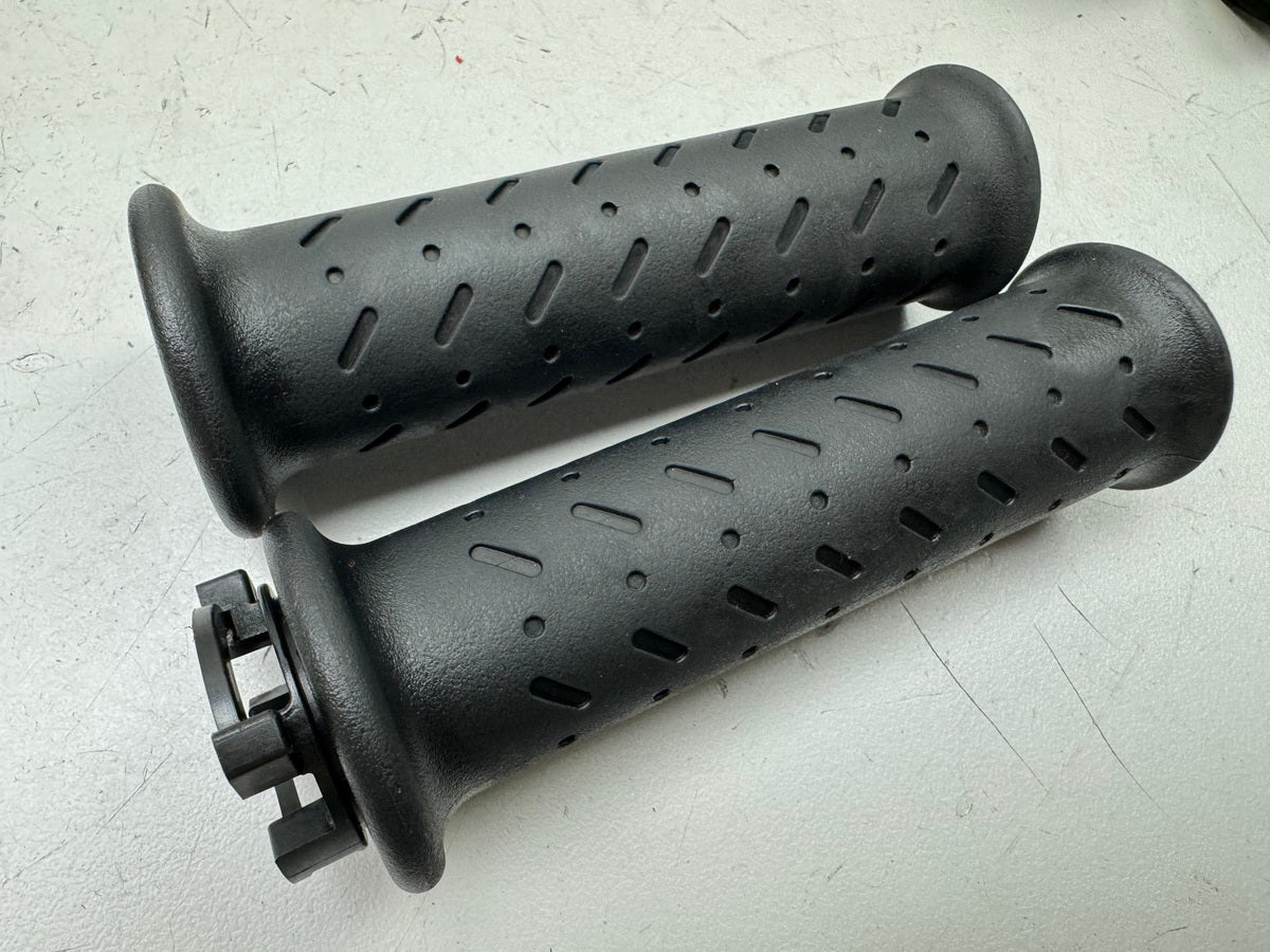 TRIUMPH SPEED TRIPLE 1050 R ABS NN01 Gasgriff original Griffgummi Lenkergriffe