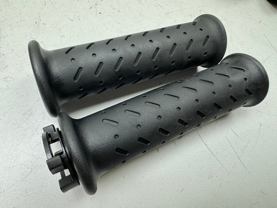 TRIUMPH SPEED TRIPLE 1050 R ABS NN01 Gasgriff original Griffgummi Lenkergriffe