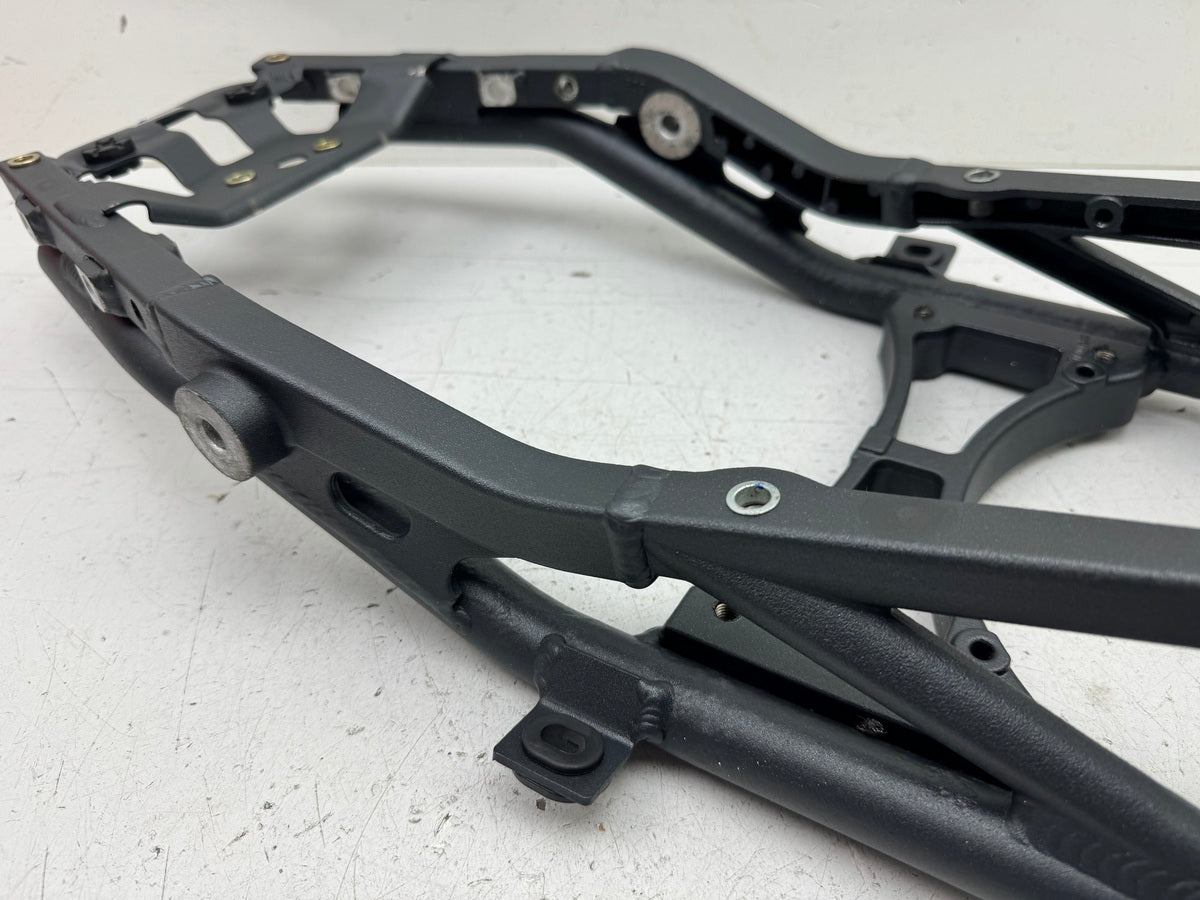 TRIUMPH STREET TRIPLE 675 D67LD Subchasis trasero, parte de chasis, sin accidentes, tornillos