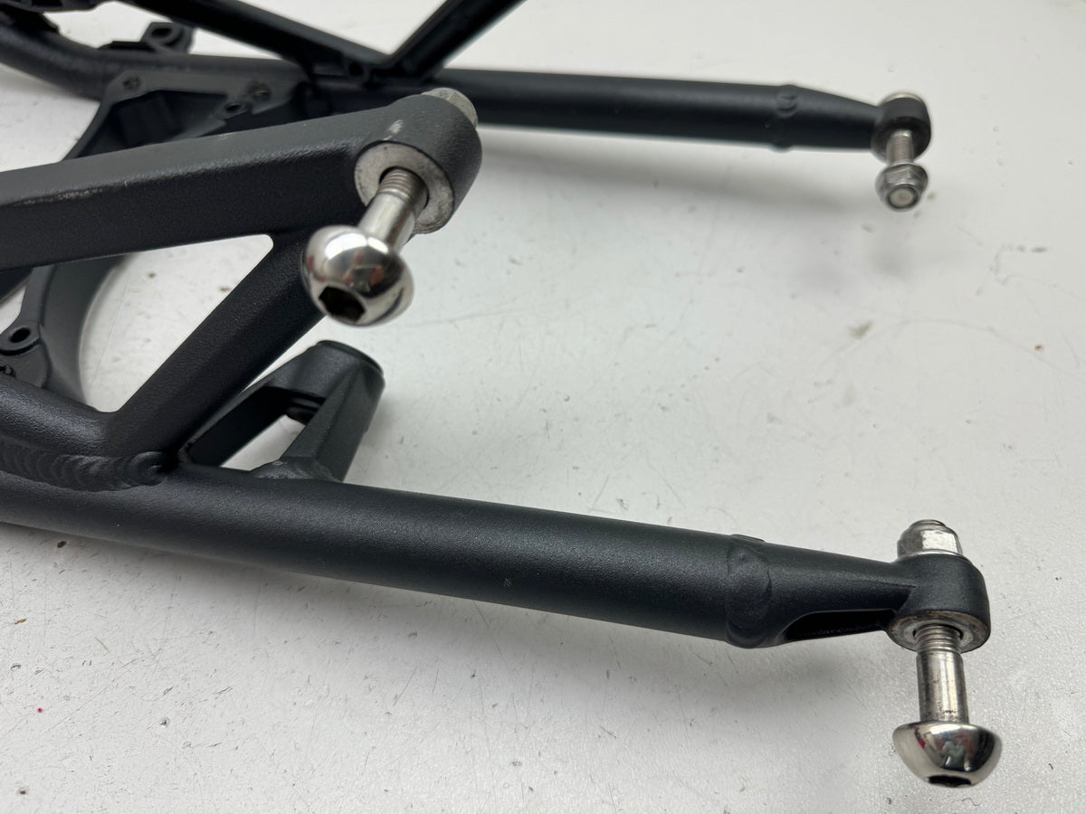 TRIUMPH STREET TRIPLE 675 D67LD Subchasis trasero, parte de chasis, sin accidentes, tornillos