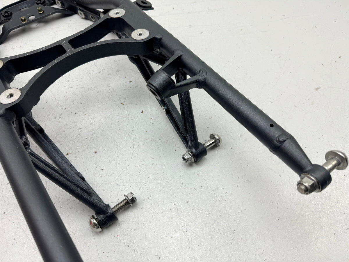 TRIUMPH STREET TRIPLE 675 D67LD Subchasis trasero, parte de chasis, sin accidentes, tornillos