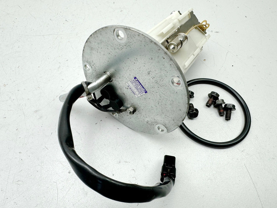 KAWASAKI VN900 B 11A CLASSIC Benzinpumpe original Kraftstoffpumpe für Tank 06-17