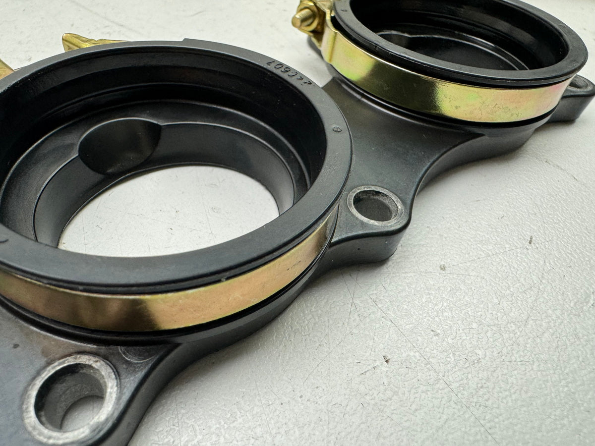 TRIUMPH SPEED TRIPLE 1050R ABS NN01 Intake Manifold, Intake Runner, Rubber Mounts for Engine