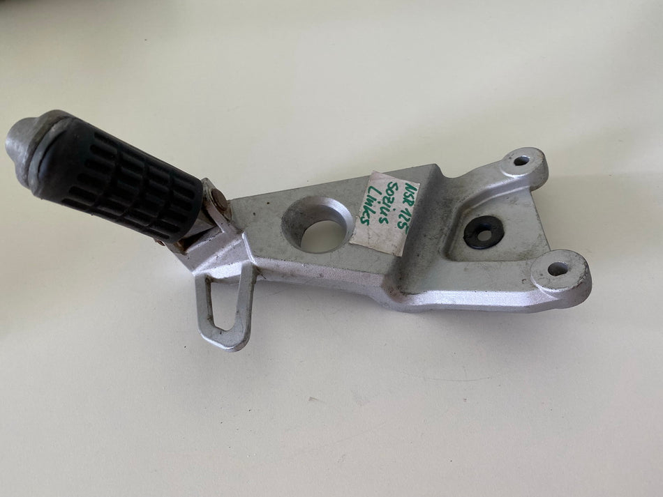 HONDA NSR 125 JC22 Conjunto de reposapiés trasero izquierdo Soporte de reposapiés