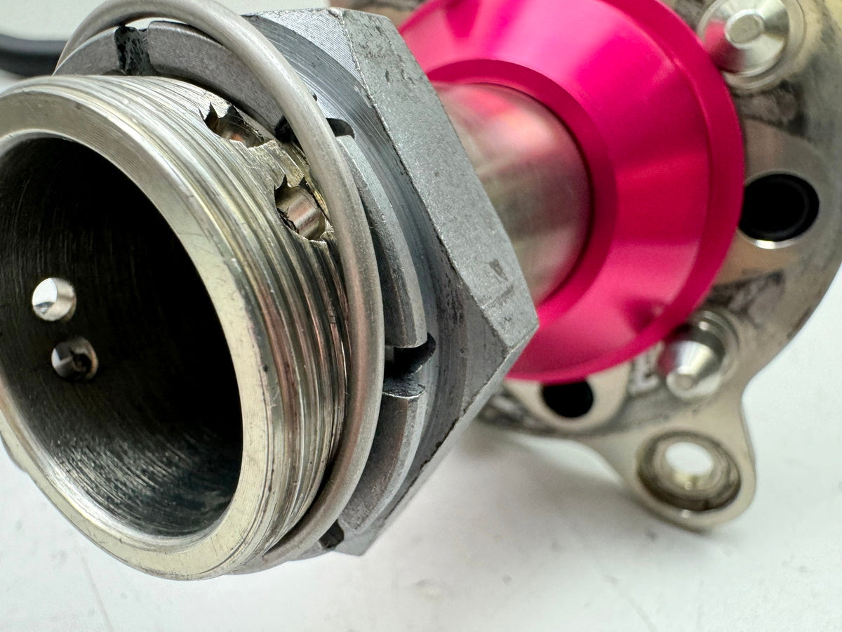 TRIUMPH SPEED TRIPLE 1050R ABS NN01 Achse hinten Steckachse für Felge Achsmutter