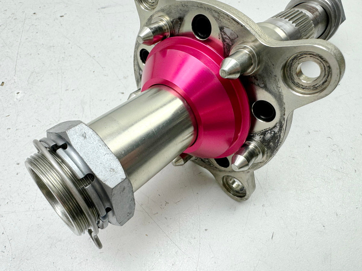 TRIUMPH SPEED TRIPLE 1050R ABS NN01 Achse hinten Steckachse für Felge Achsmutter