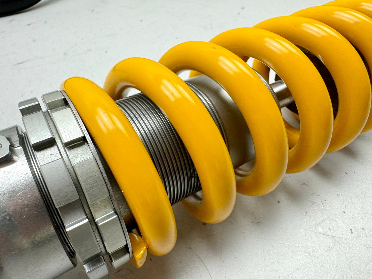 TRIUMPH SPEED TRIPLE 1050 R ABS NN01 Federbein Öhlins TTX Stoßdämpfer hinten