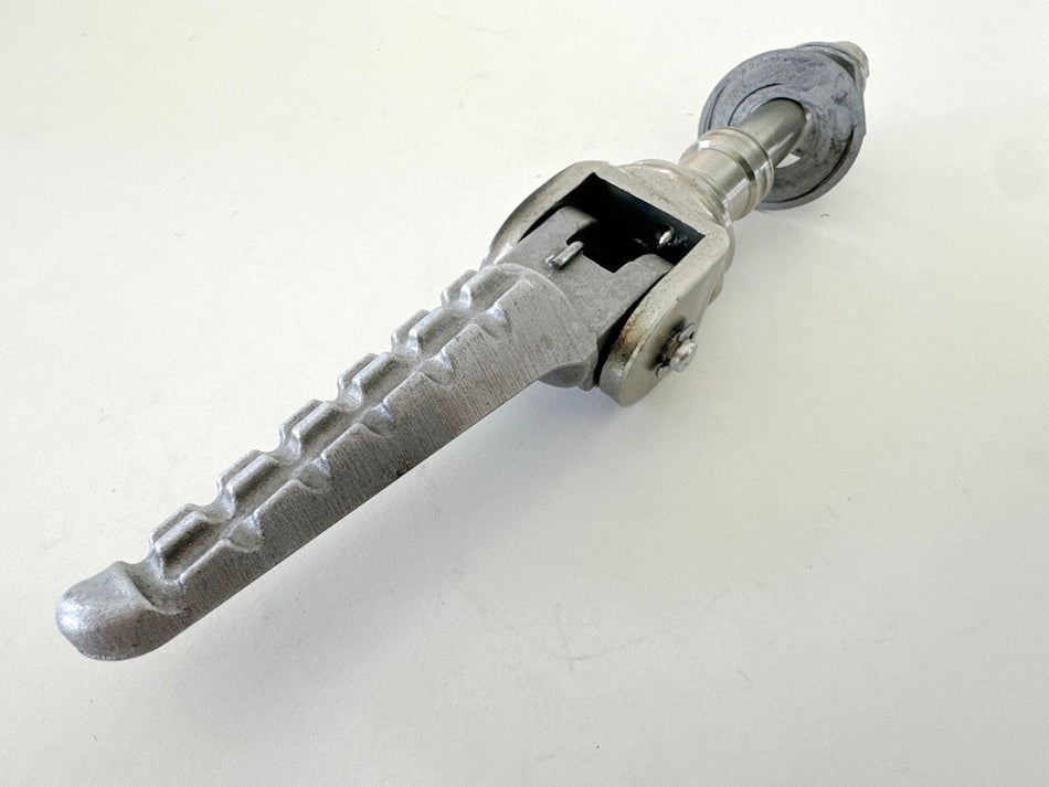 DUCATI Scrambler 800 Classic K100 AA Fußraste Fahrer links vorn original Halter