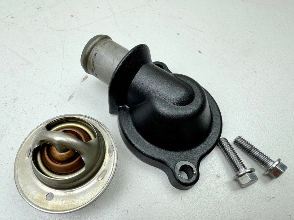 TRIUMPH SPEED TRIPLE 1050 R ABS NN01 Thermostat Thermostatgehäuse für Motor