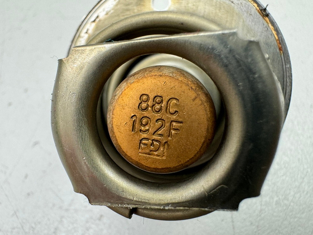 TRIUMPH SPEED TRIPLE 1050 R ABS NN01 Thermostat Thermostat Housing for Engine