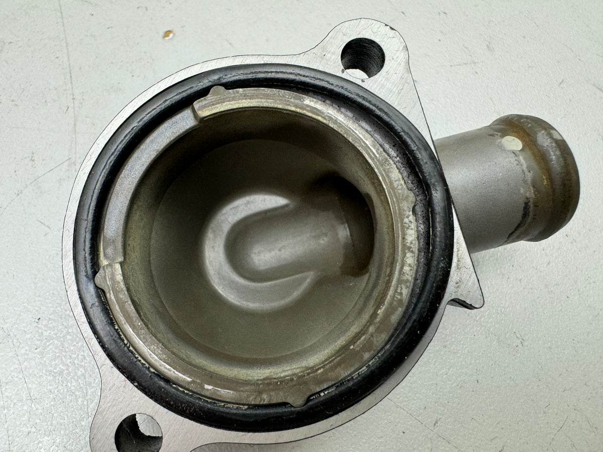 TRIUMPH SPEED TRIPLE 1050 R ABS NN01 Thermostat Thermostat Housing for Engine