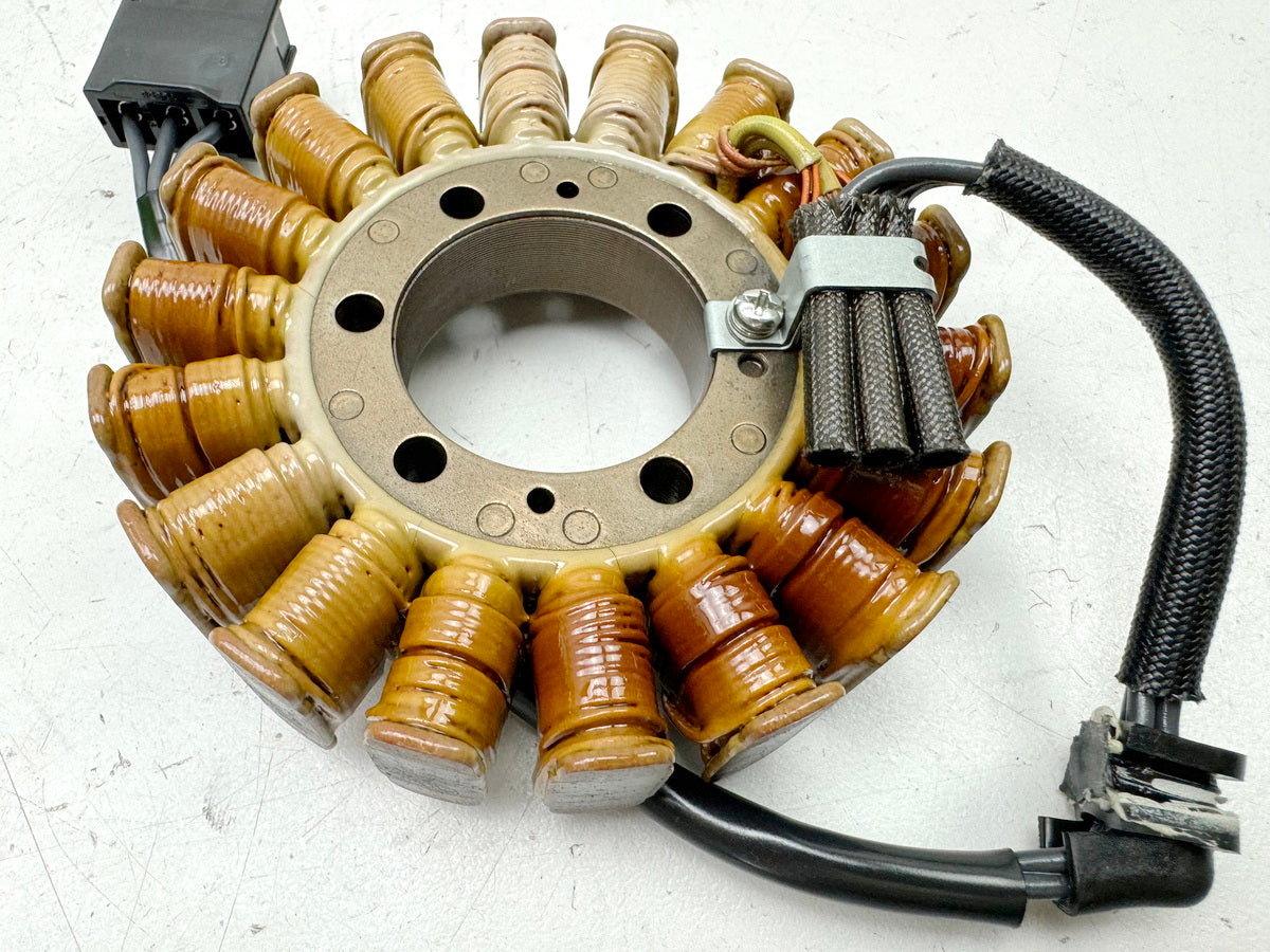 TRIUMPH SPEED TRIPLE 1050 R ABS NN01 Alternator Stator orig. Alternator Generator