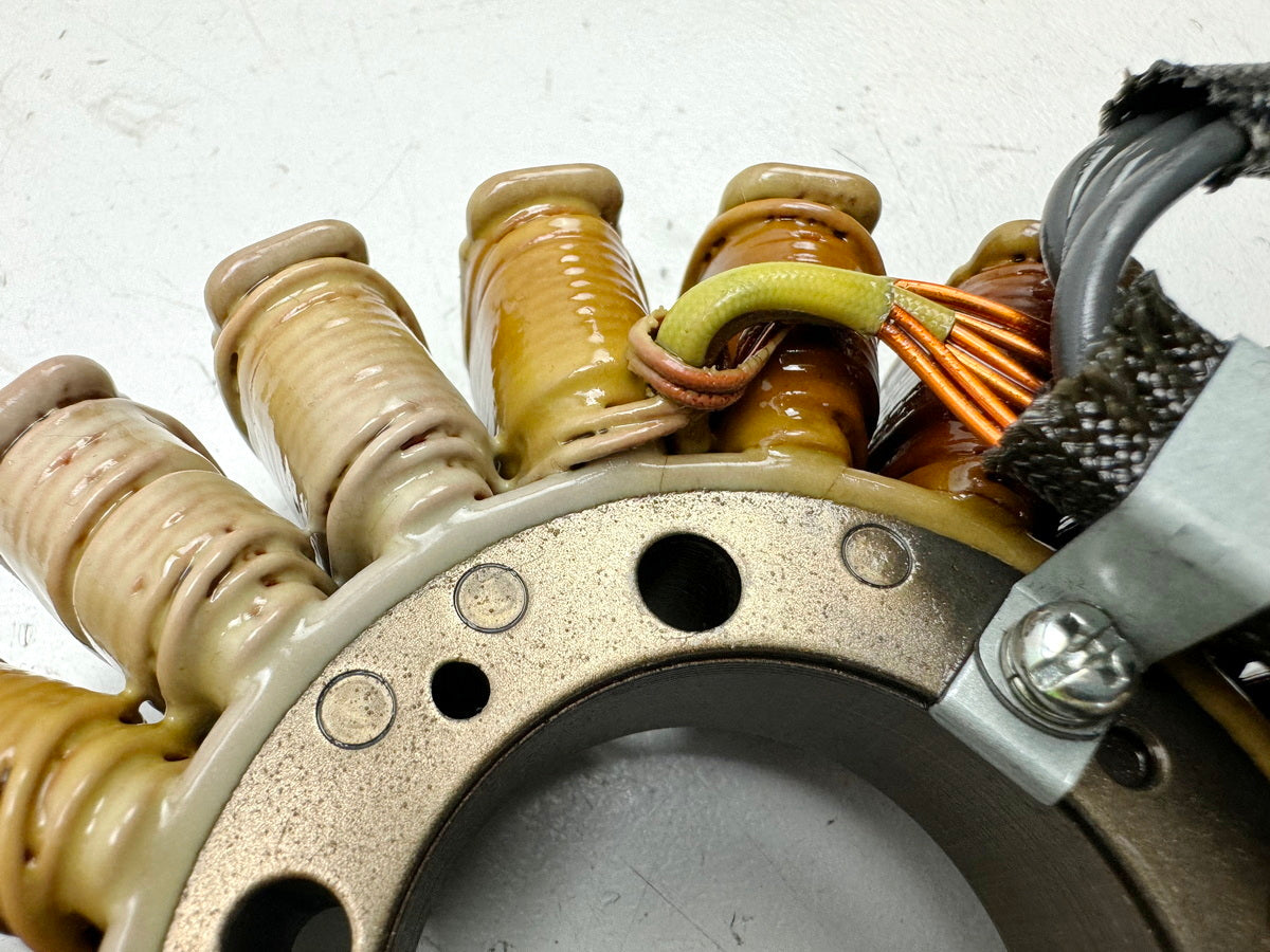 TRIUMPH SPEED TRIPLE 1050 R ABS NN01 Alternator Stator orig. Alternator Generator
