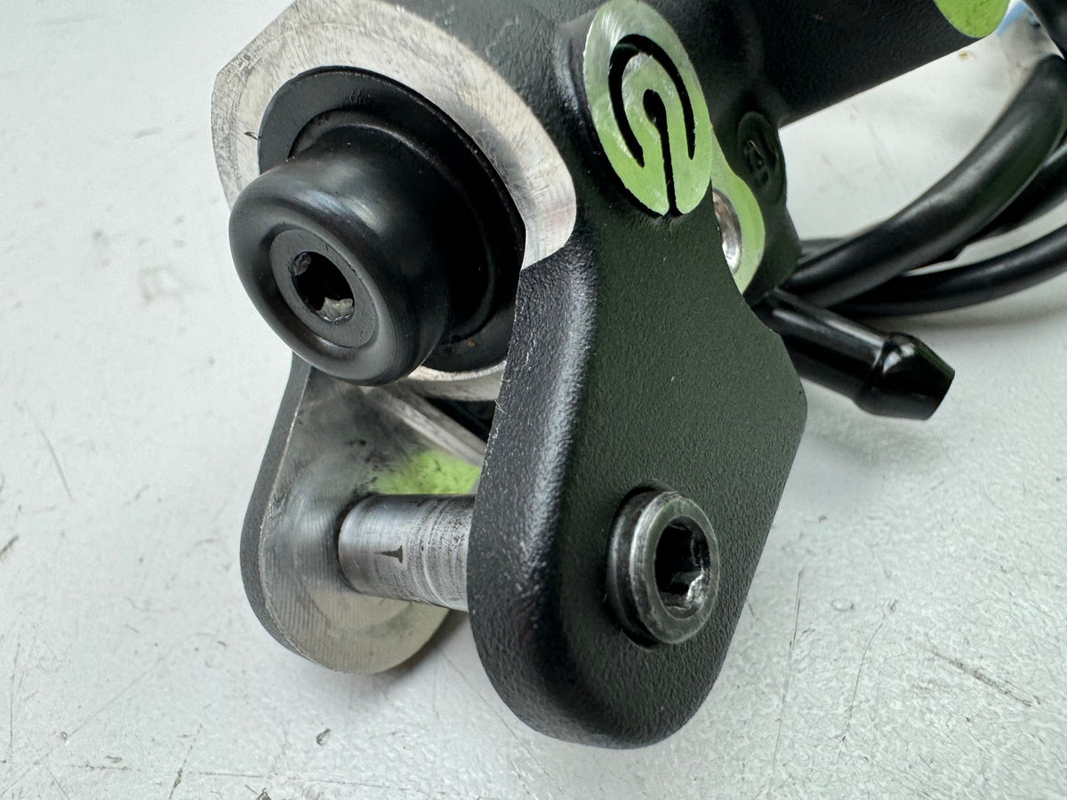 TRIUMPH SPEED TRIPLE 1050R ABS NN01 Cilindro maestro de freno delantero Bomba de freno Brembo