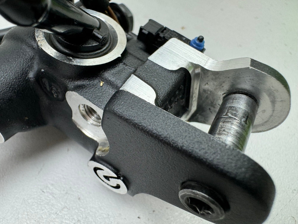 TRIUMPH SPEED TRIPLE 1050R ABS NN01 Cilindro maestro de freno delantero Bomba de freno Brembo