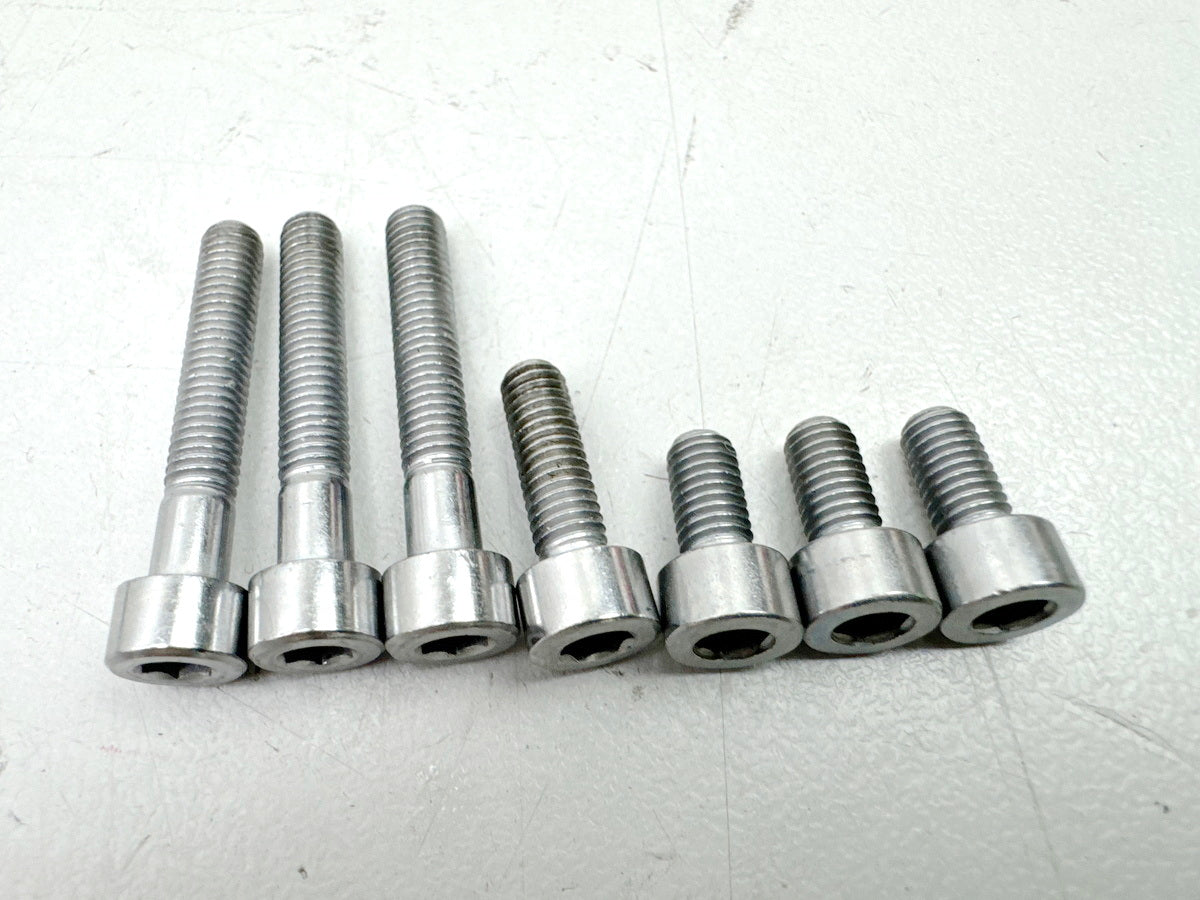 TRIUMPH SPEED TRIPLE 1050R ABS NN01 Screws for fuel filler cap on tank attachment