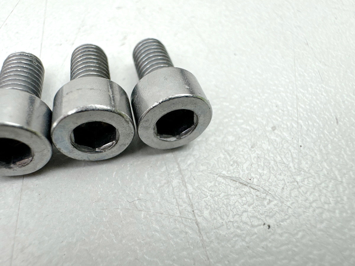 TRIUMPH SPEED TRIPLE 1050R ABS NN01 Screws for fuel filler cap on tank attachment