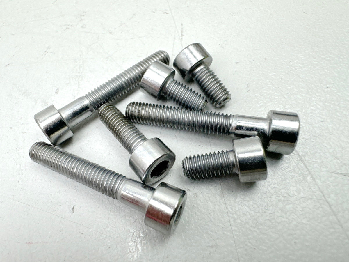 TRIUMPH SPEED TRIPLE 1050R ABS NN01 Screws for fuel filler cap on tank attachment