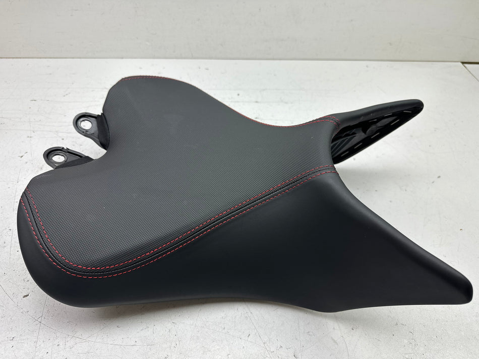 TRIUMPH SPEED TRIPLE 1050 R ABS NN01 Rider's Seat Original Front Seat