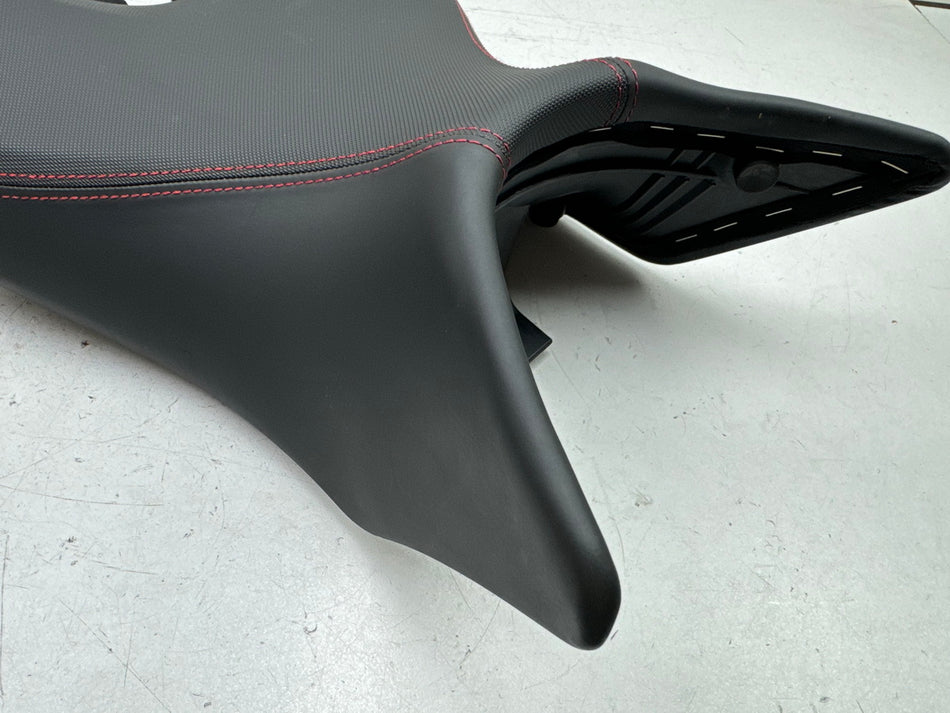 TRIUMPH SPEED TRIPLE 1050 R ABS NN01 Rider's Seat Original Front Seat