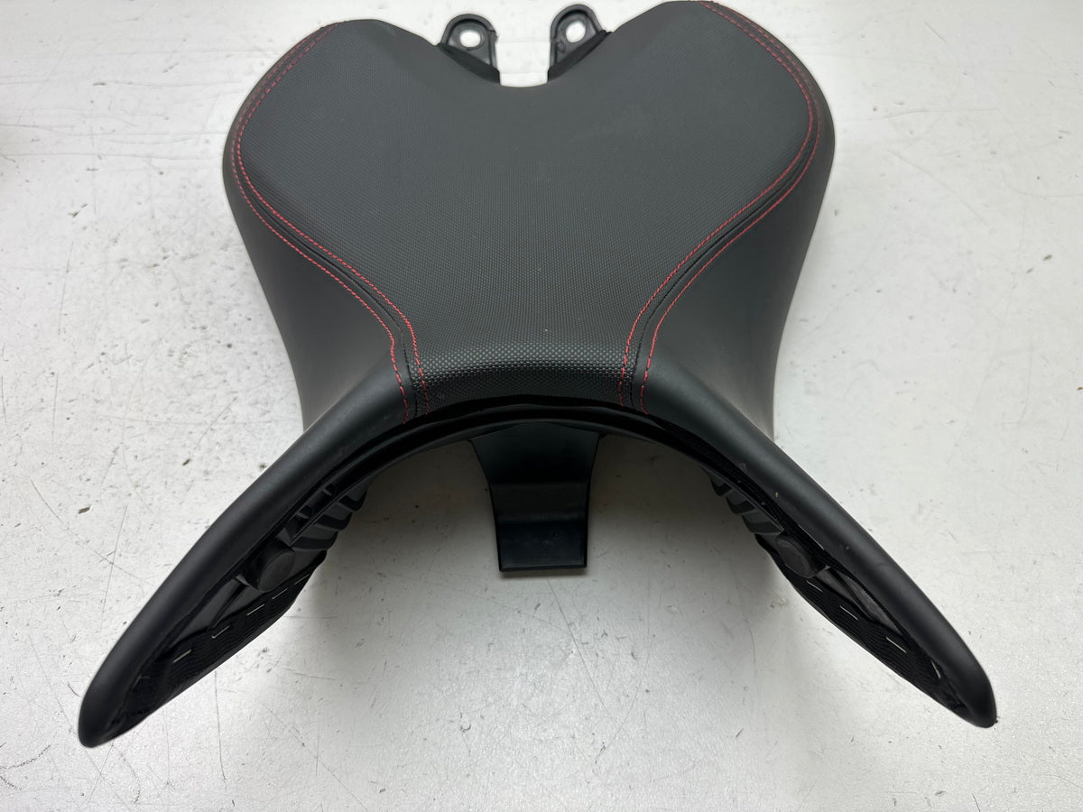 TRIUMPH SPEED TRIPLE 1050 R ABS NN01 Rider's Seat Original Front Seat
