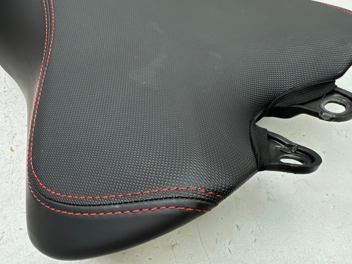 TRIUMPH SPEED TRIPLE 1050 R ABS NN01 Rider's Seat Original Front Seat