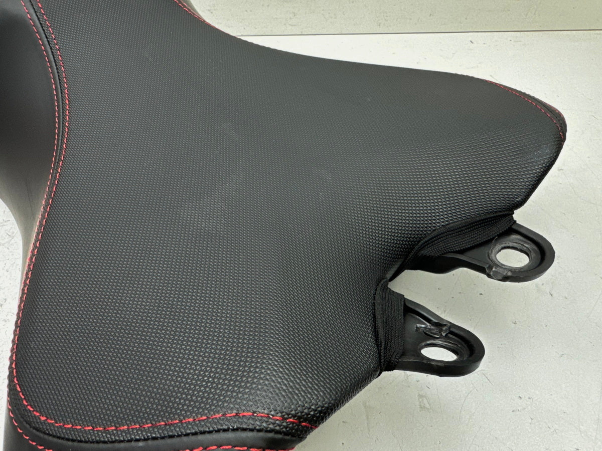 TRIUMPH SPEED TRIPLE 1050 R ABS NN01 Rider's Seat Original Front Seat