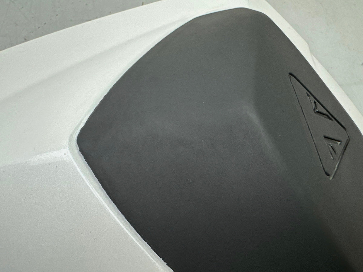 TRIUMPH SPEED TRIPLE 1050 R ABS NN01 Soziusabdeckung Höcker Sitzkeil Abdeckung