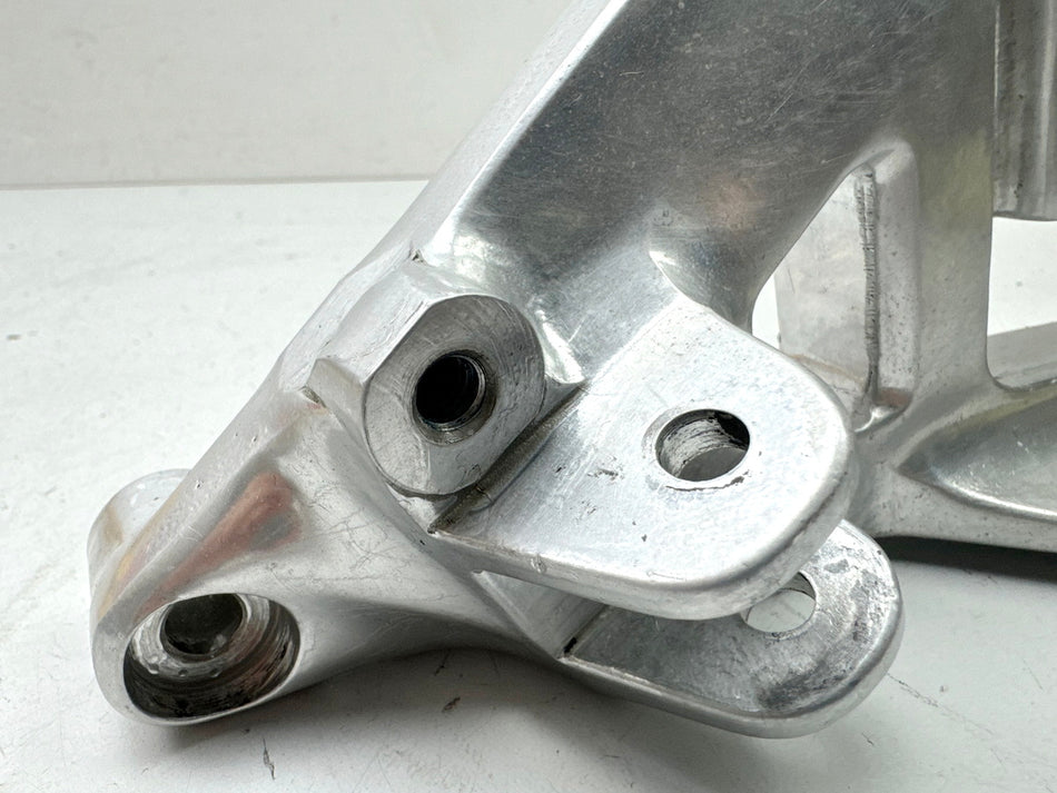 YAMAHA XJ 600S RJ01 DIVERSION Fußrastenplatte Fahrer links Halter Fußraste