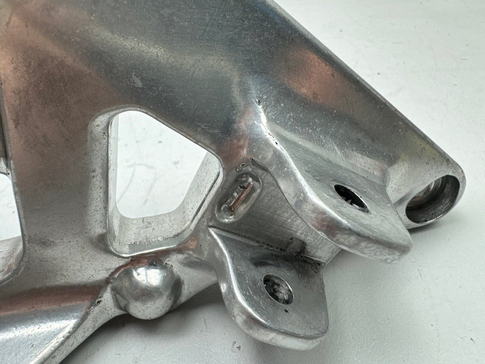 YAMAHA XJ 600S RJ01 DIVERSION Fußrastenplatte Fahrer rechts Halter Fußraste
