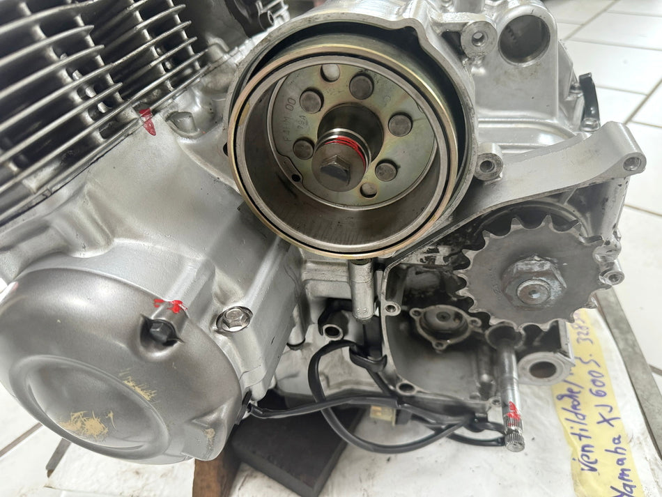 YAMAHA XJ 600S RJ01 DIVERSION Motor Engine Kurbelwelle Zylinderkopf Getriebe