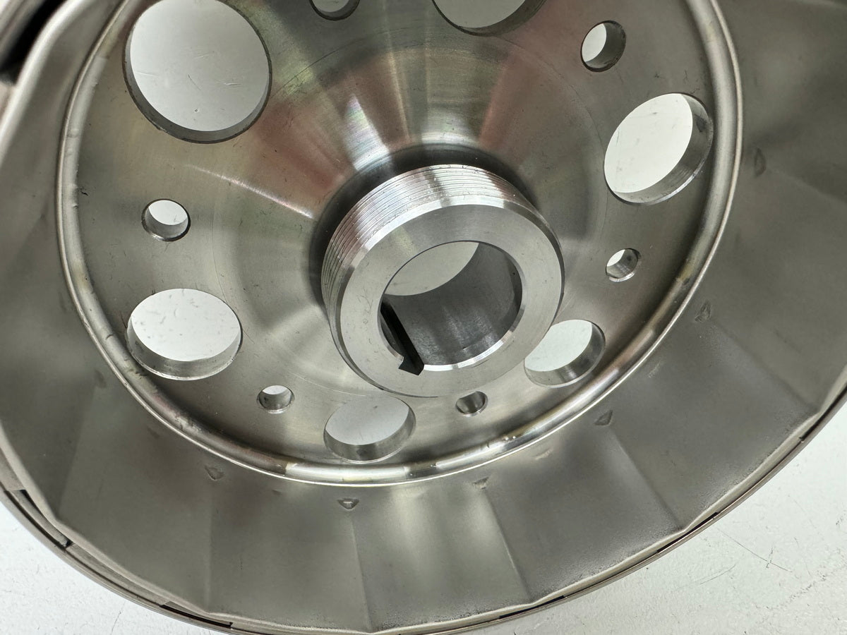 TRIUMPH SPEED TRIPLE 1050 R ABS NN01 Lima Rotor Polrad Lichtmaschine Schwungrad