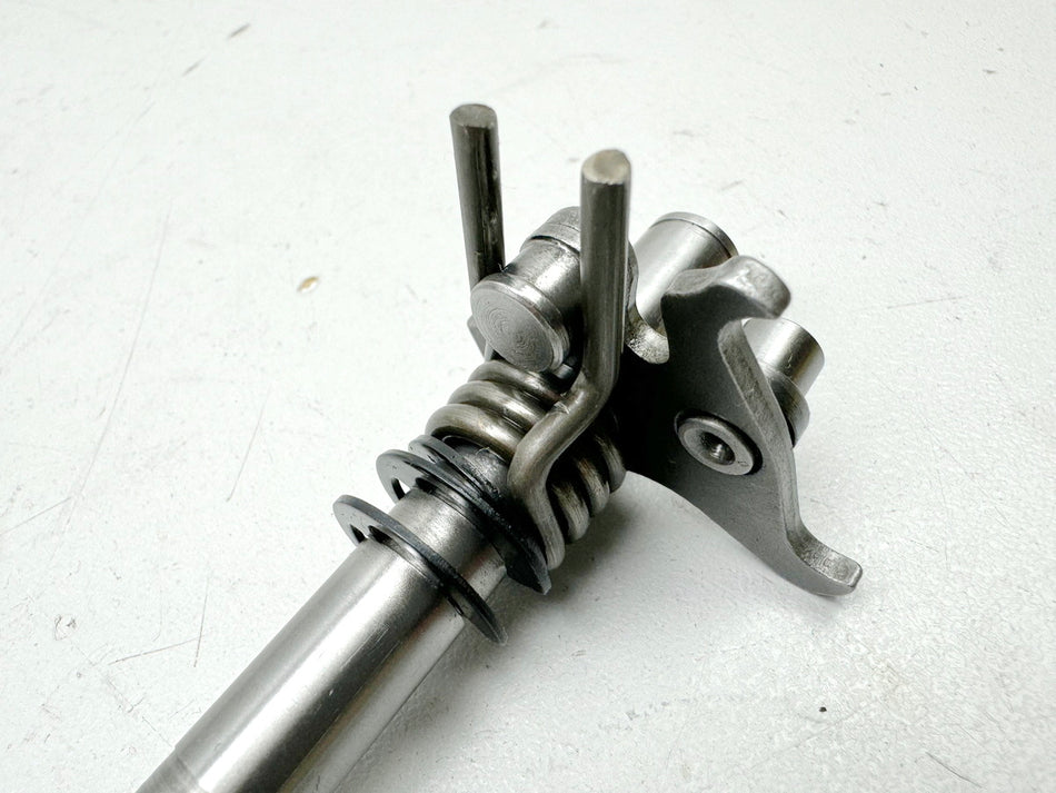 TRIUMPH SPEED TRIPLE 1050 R ABS NN01 Schaltwelle für Schalthebel Getriebe Motor
